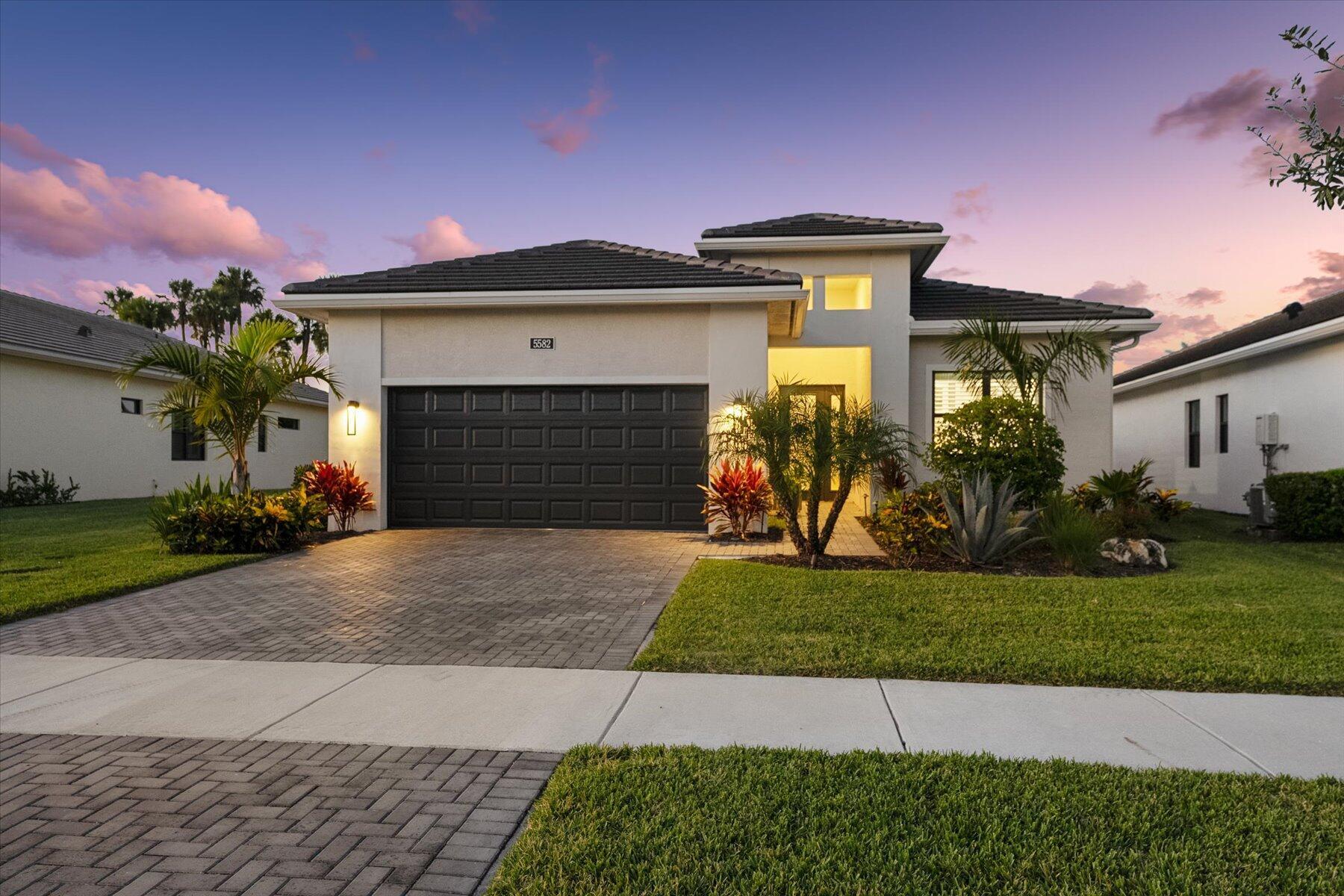 5582 Saint Armands Way