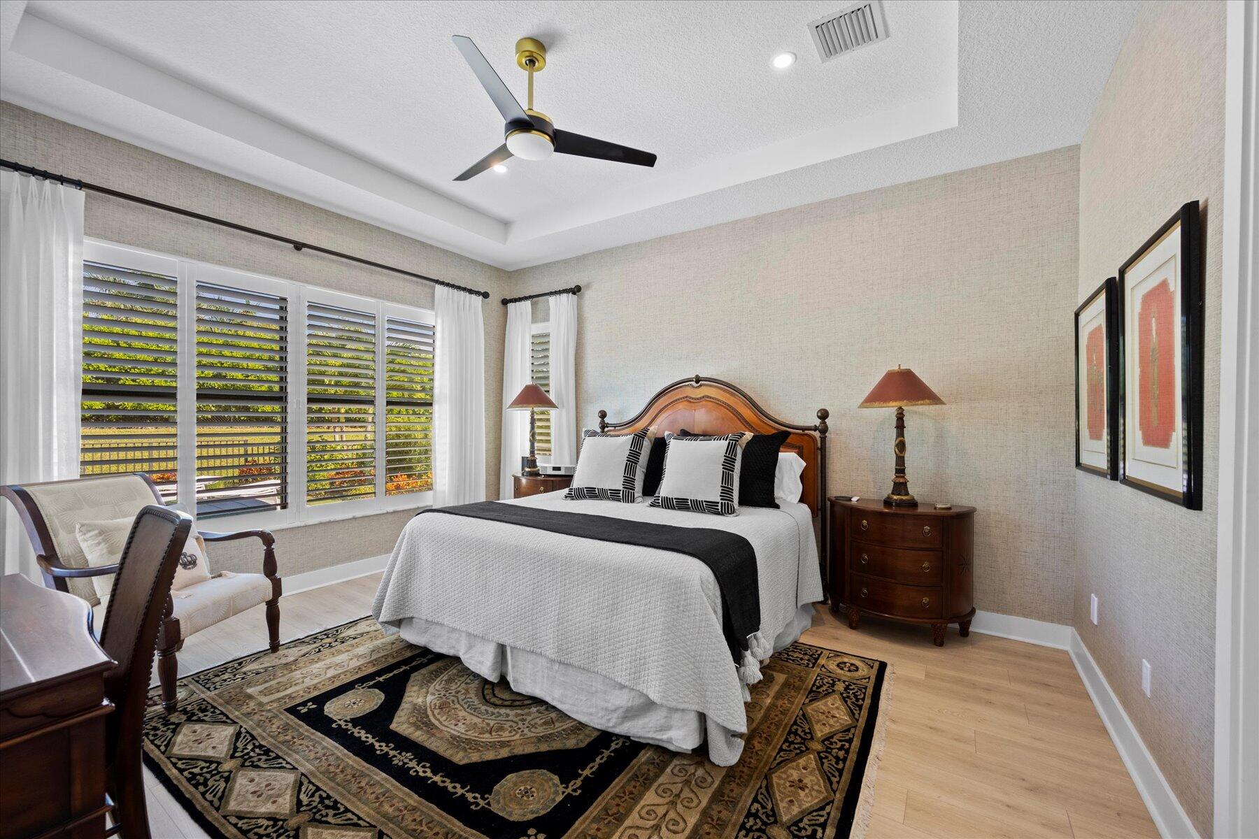 5582 Saint Armands Way