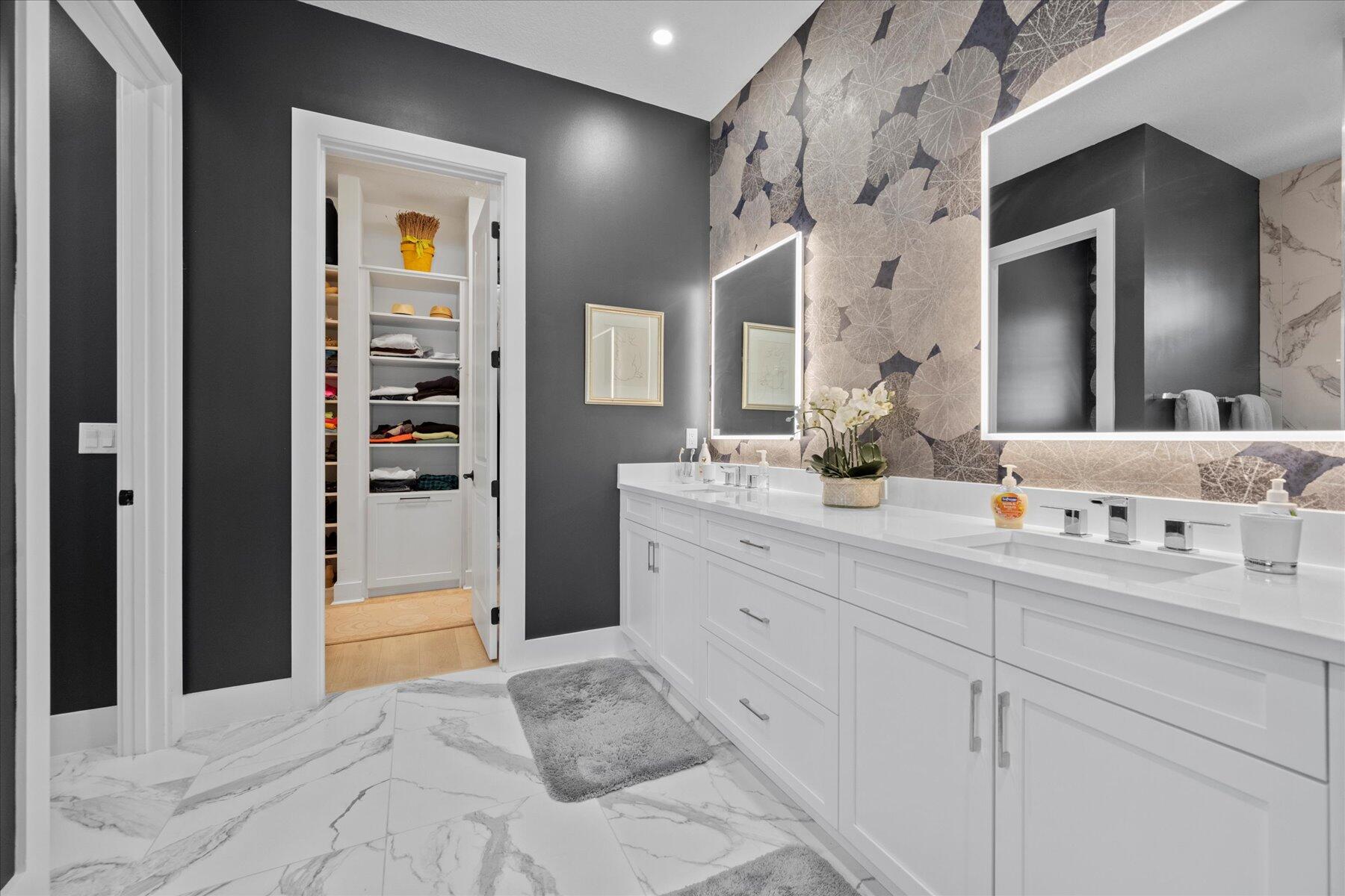 5582 Saint Armands Way