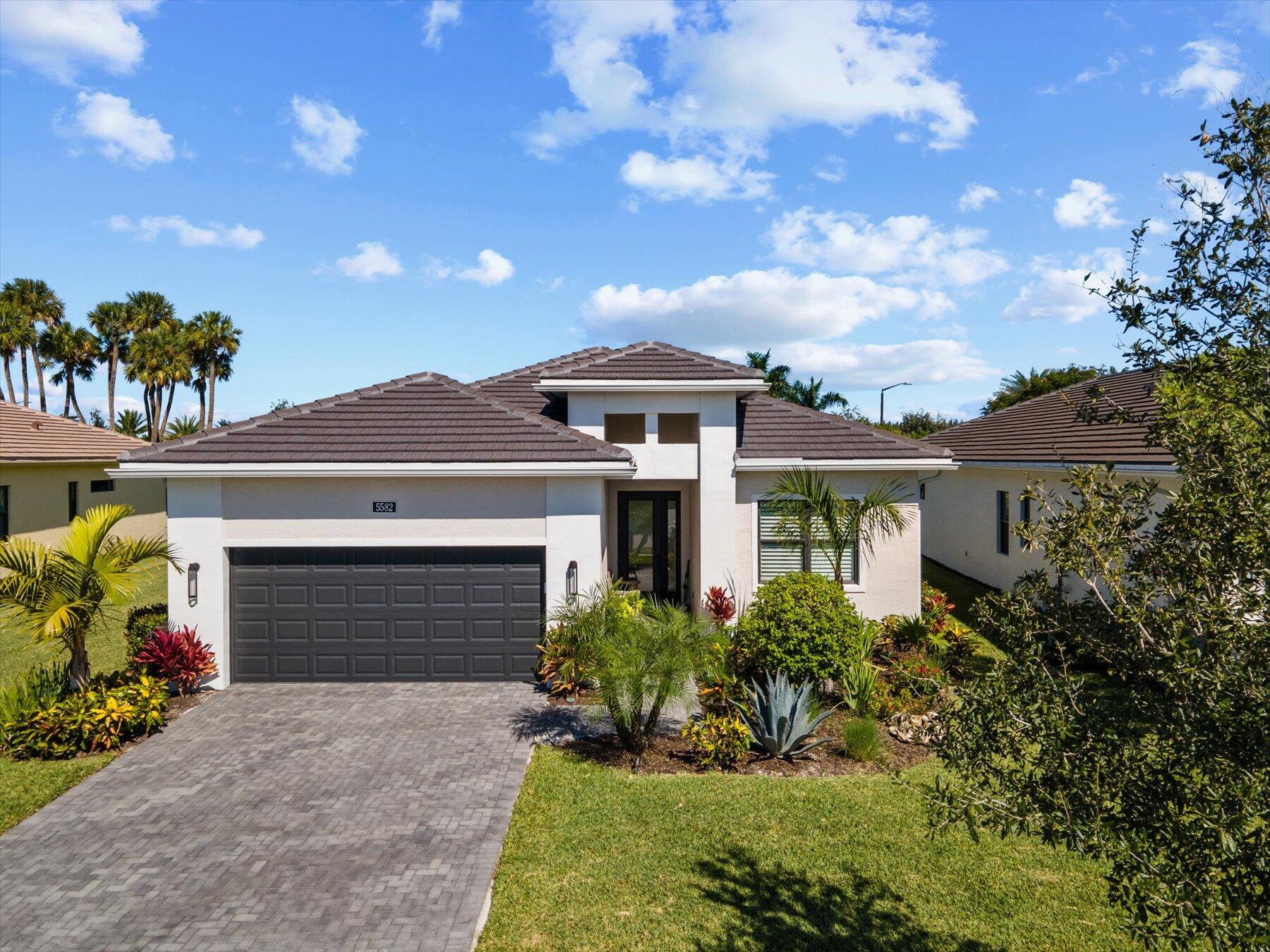 5582 Saint Armands Way