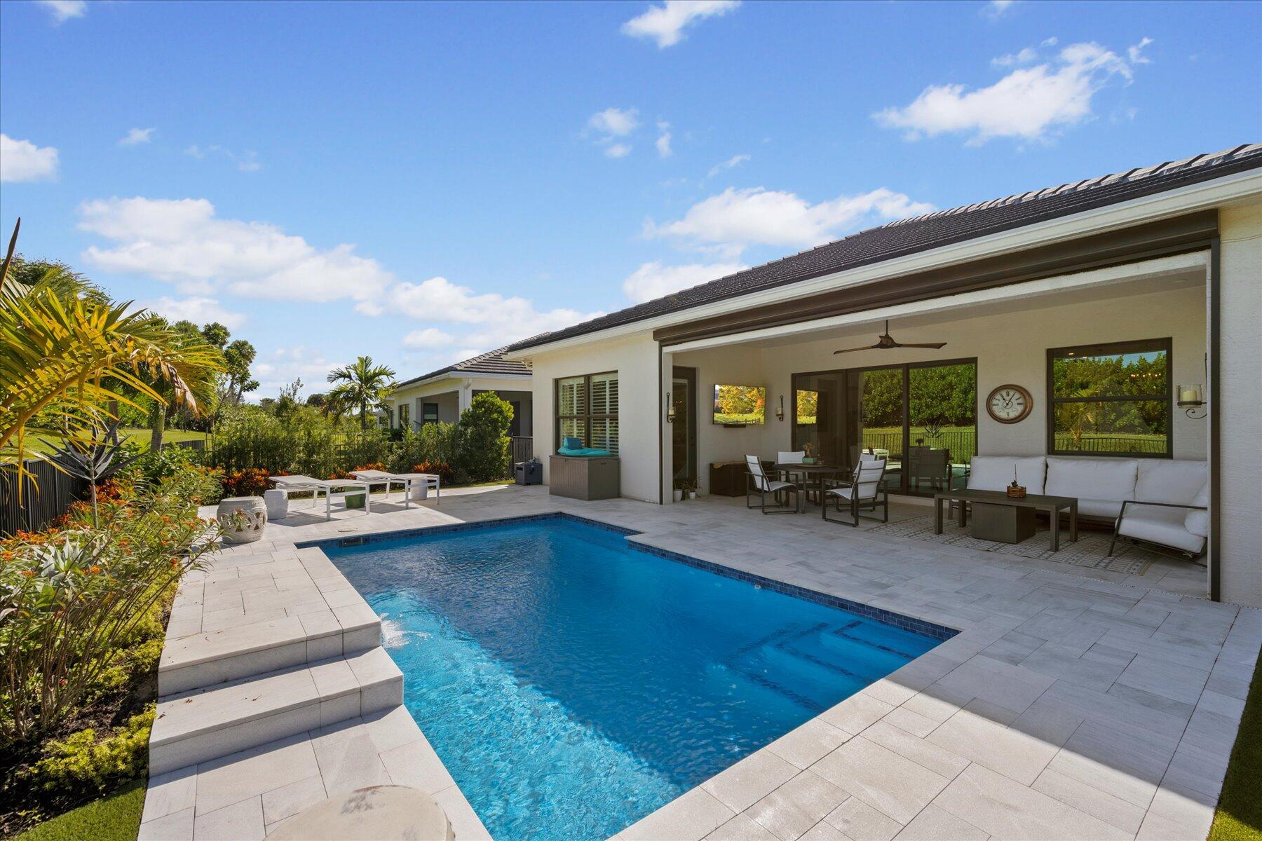 5582 Saint Armands Way