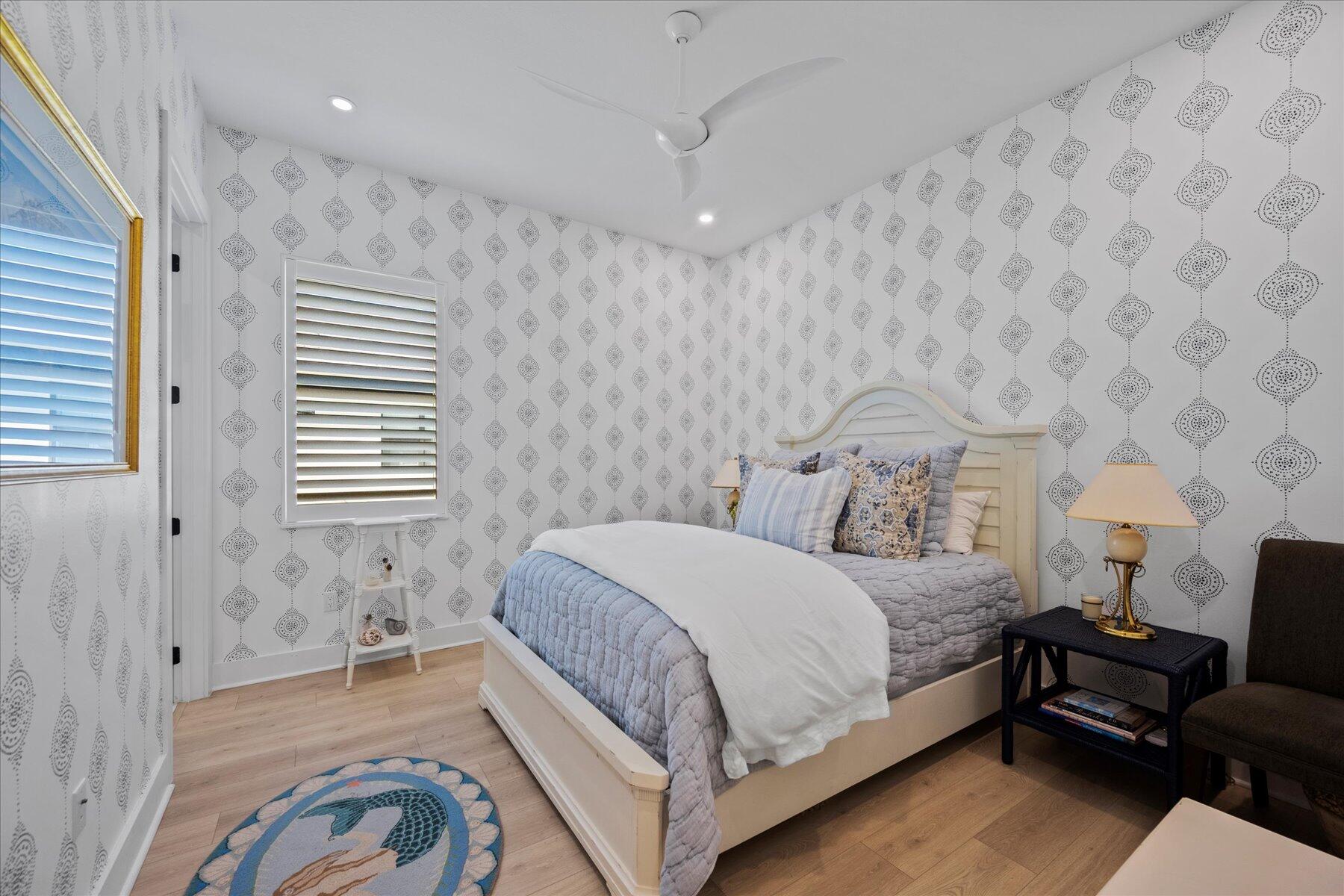 5582 Saint Armands Way