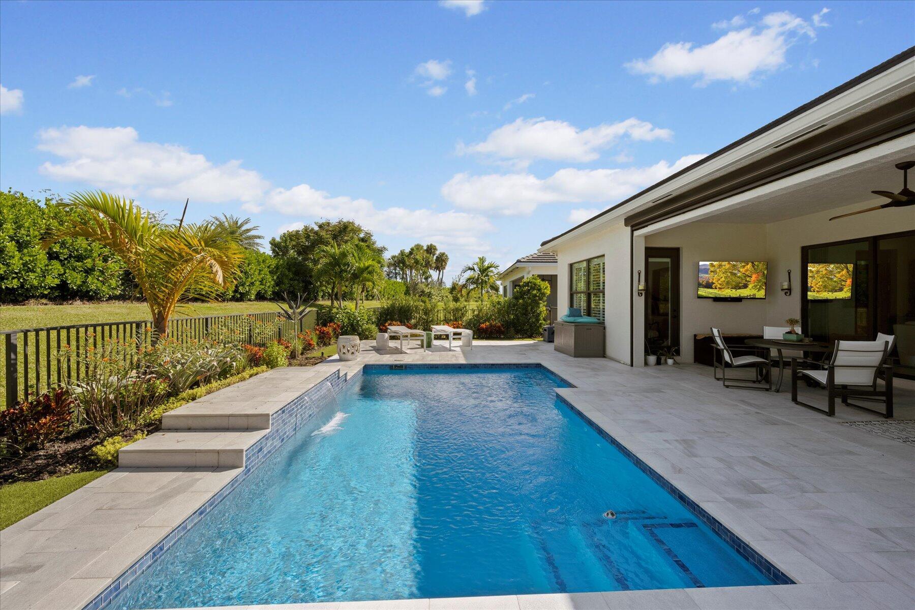 5582 Saint Armands Way