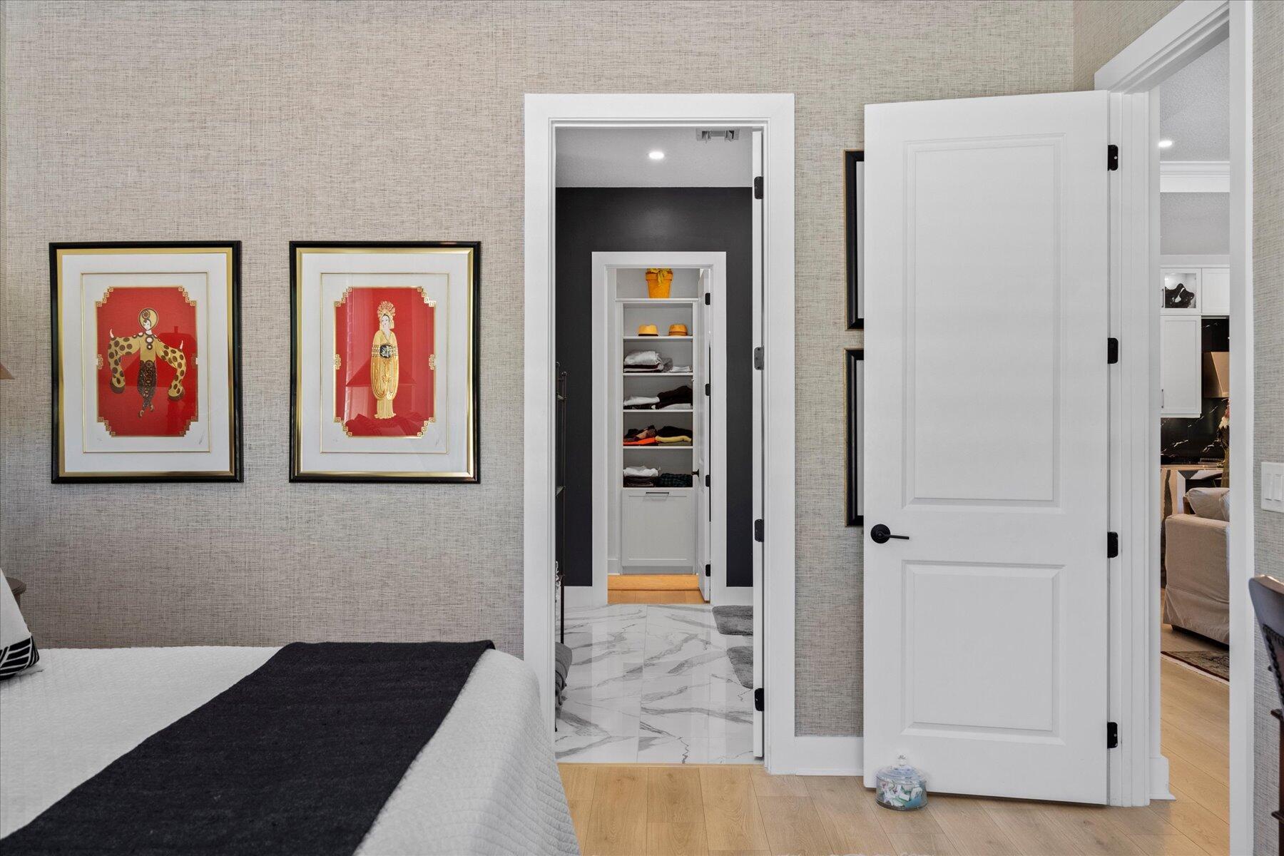 5582 Saint Armands Way