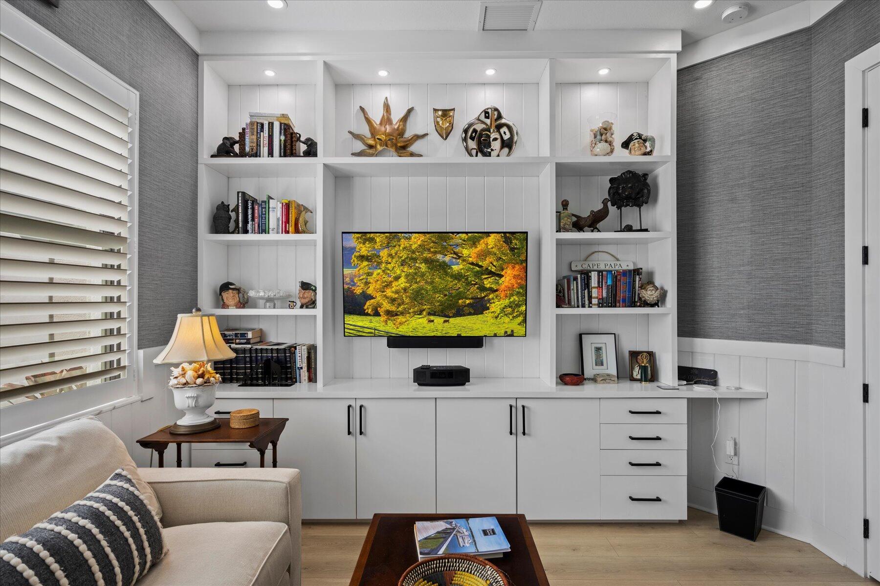 5582 Saint Armands Way