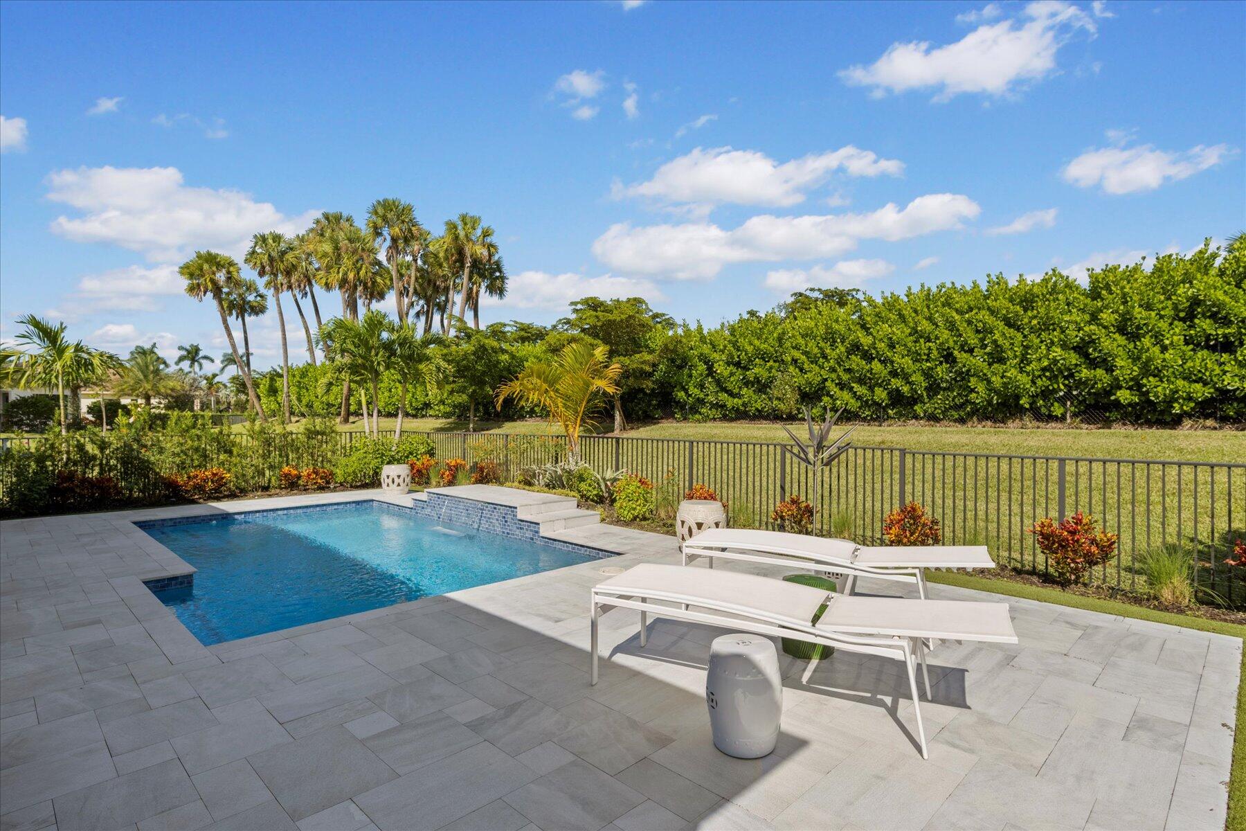 5582 Saint Armands Way