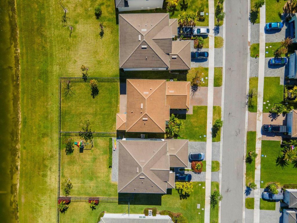 15829 Hummingbird Lane