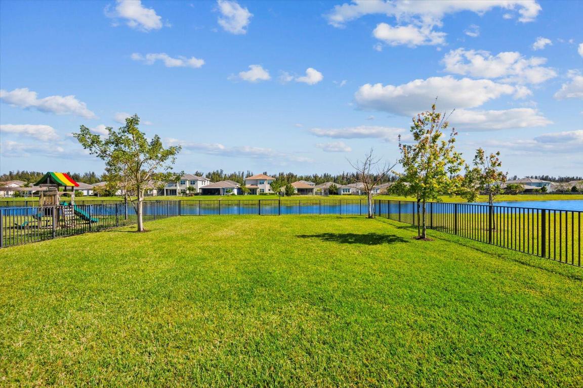 15829 Hummingbird Lane