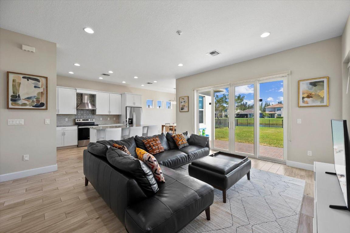 15829 Hummingbird Lane