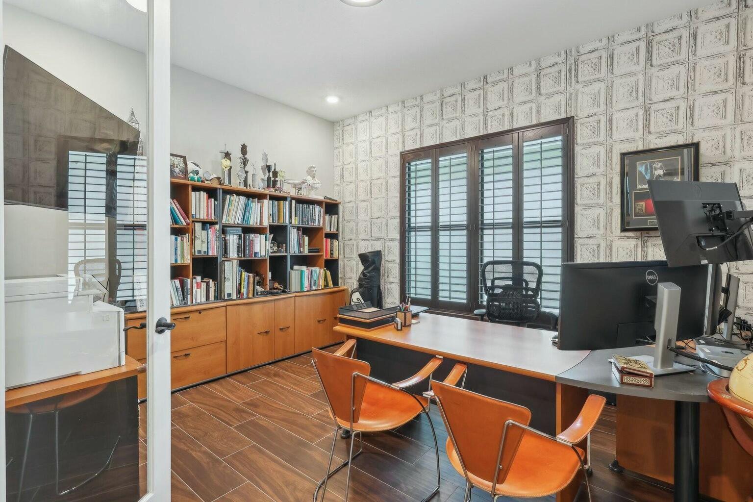 5570 Anna Maria Lane