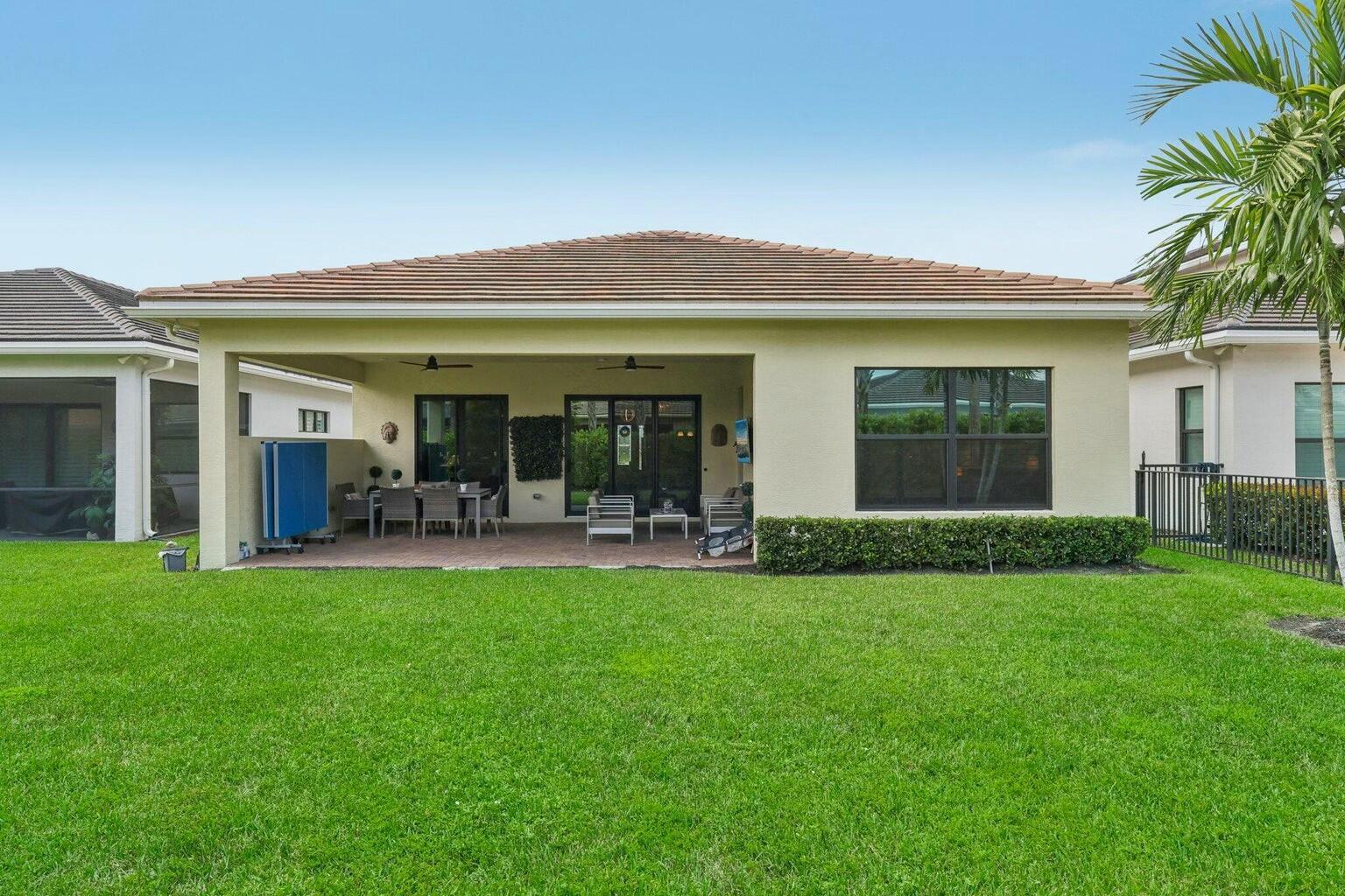 5570 Anna Maria Lane