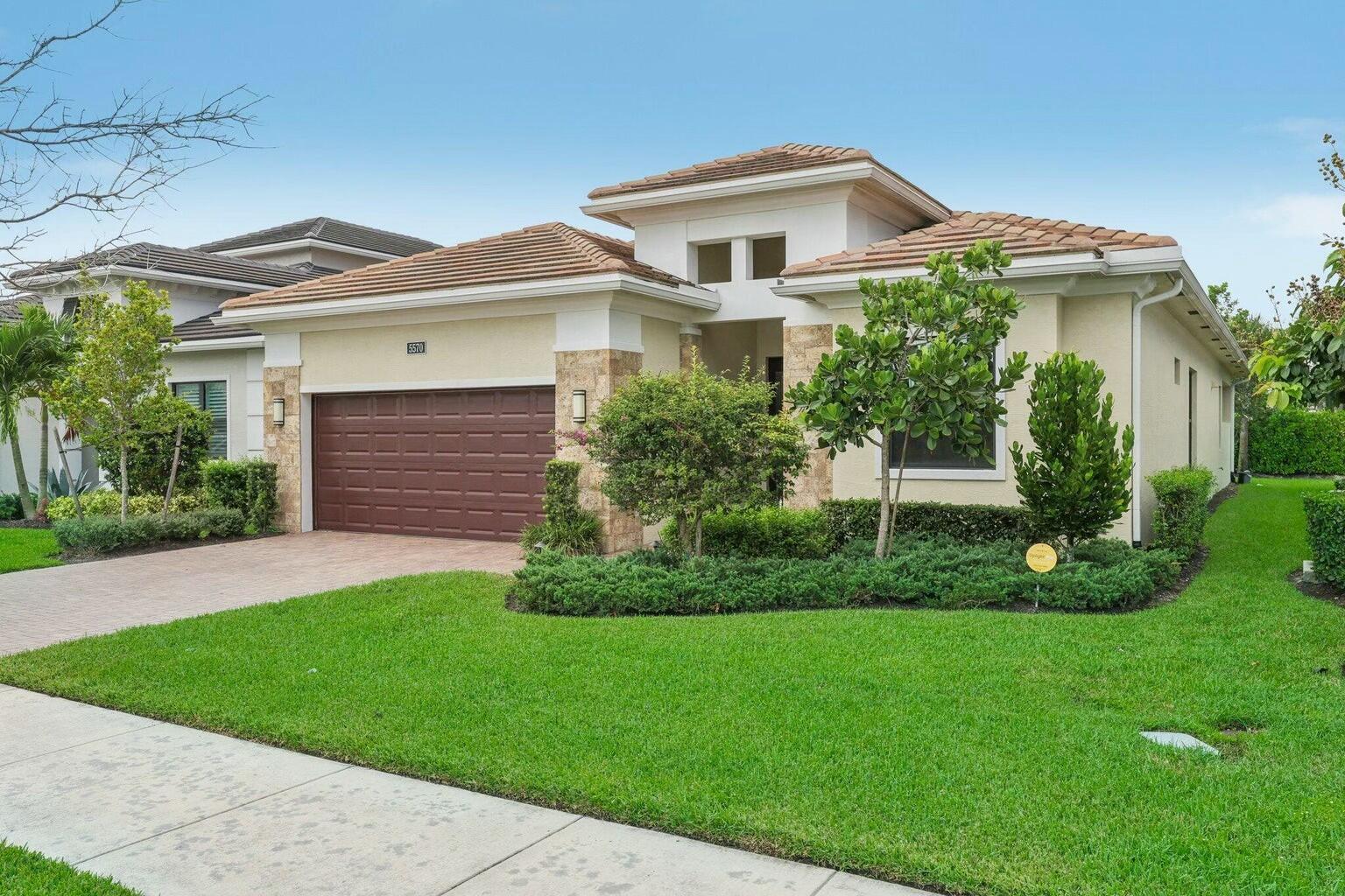 5570 Anna Maria Lane