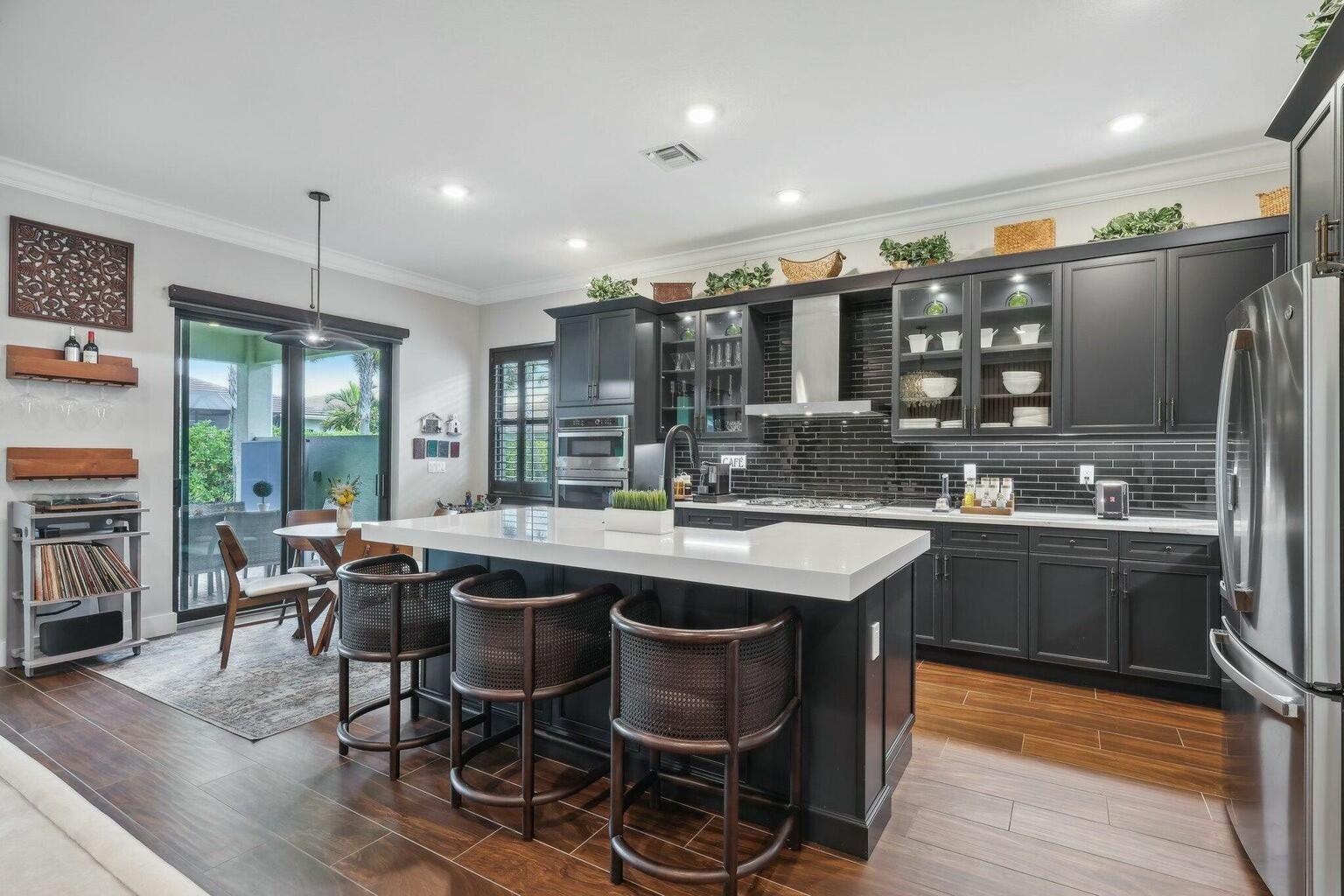 5570 Anna Maria Lane
