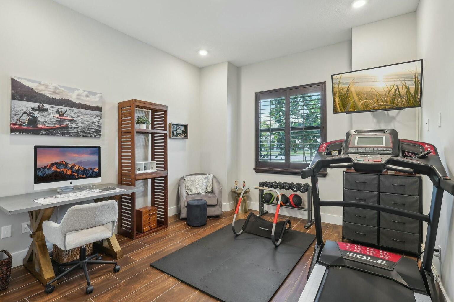 5570 Anna Maria Lane