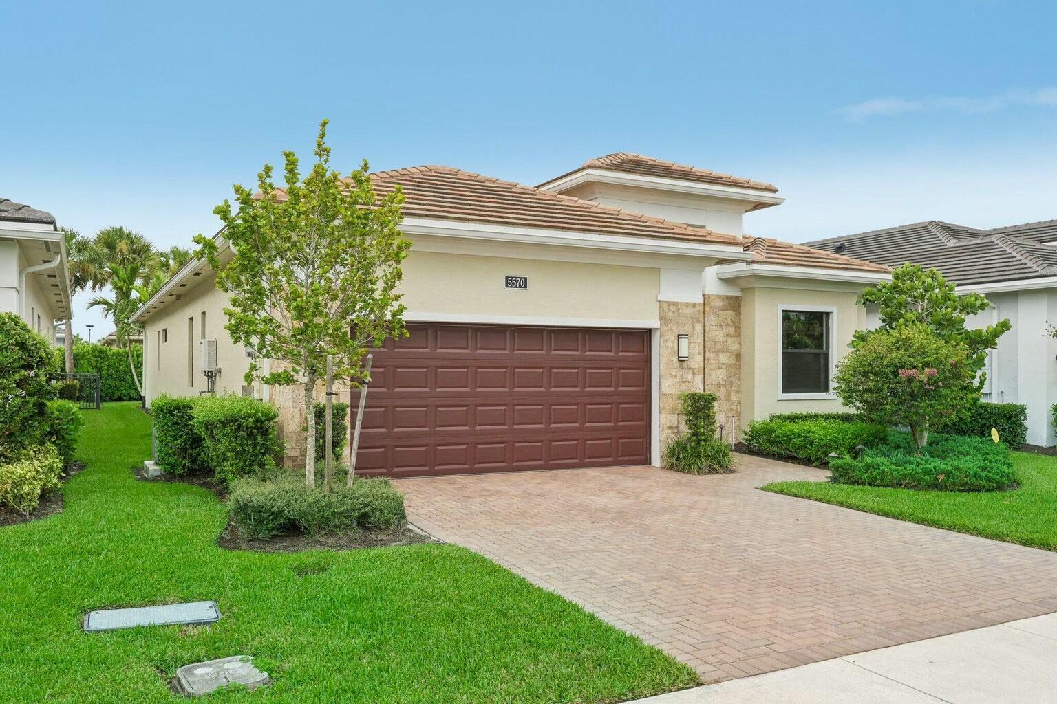 5570 Anna Maria Lane