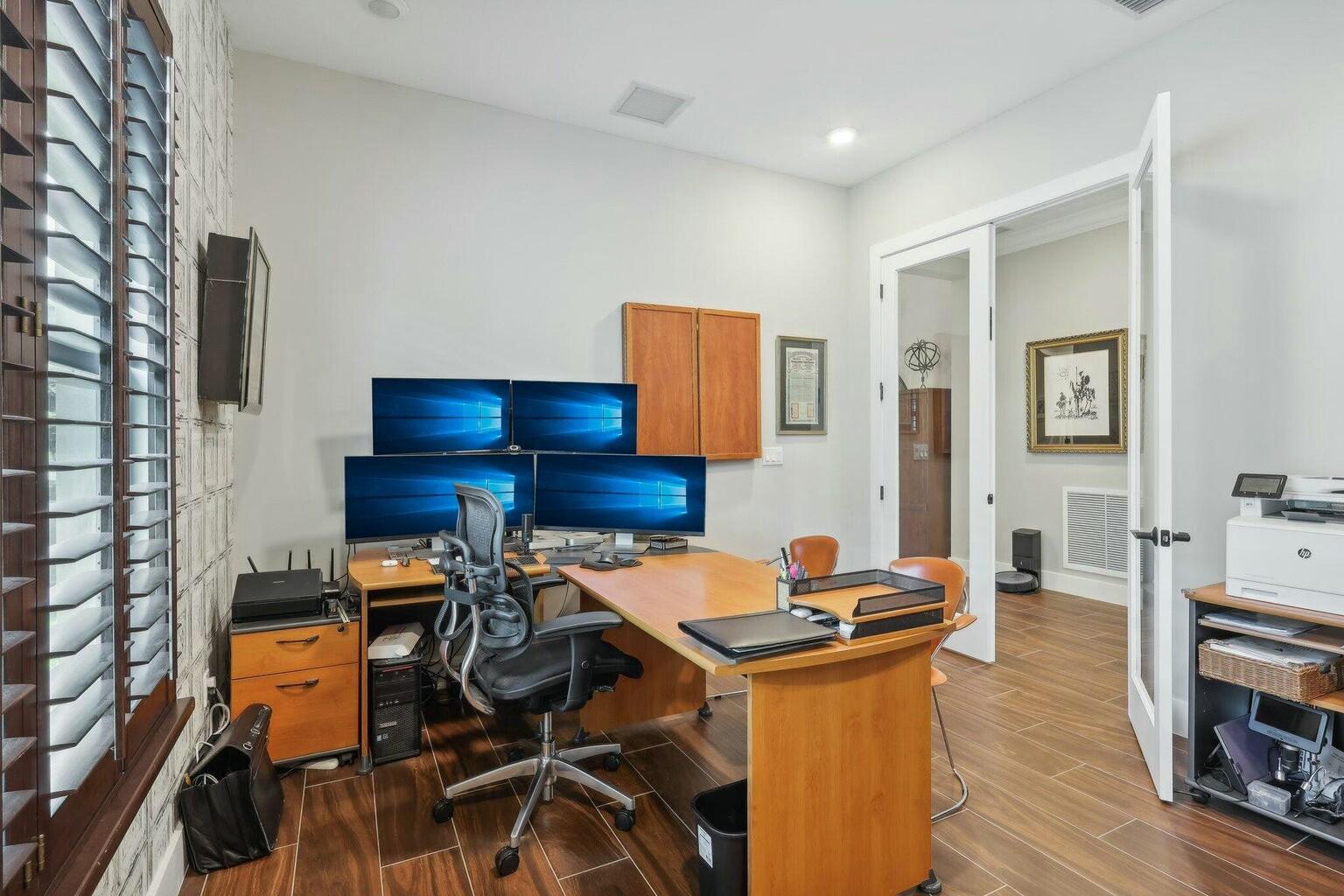 5570 Anna Maria Lane