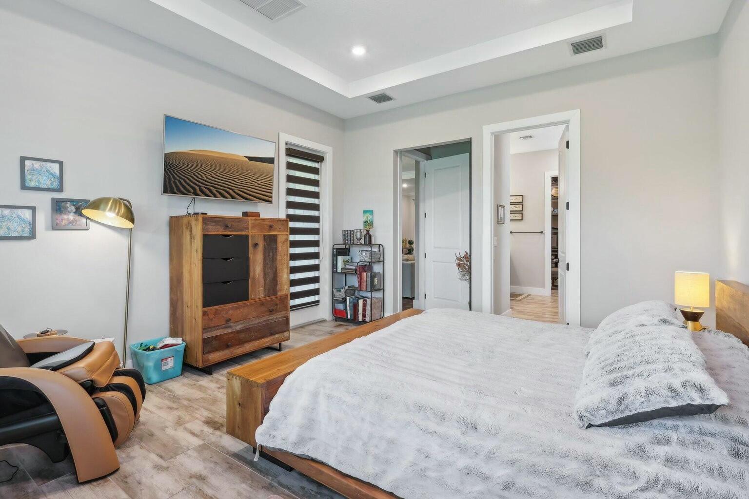 5570 Anna Maria Lane