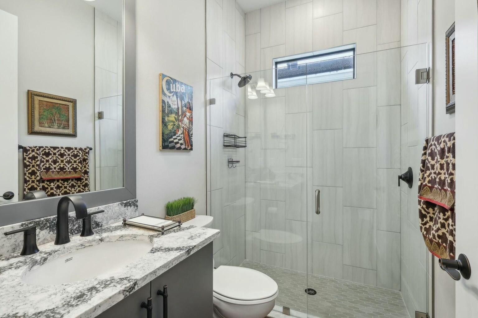 5570 Anna Maria Lane