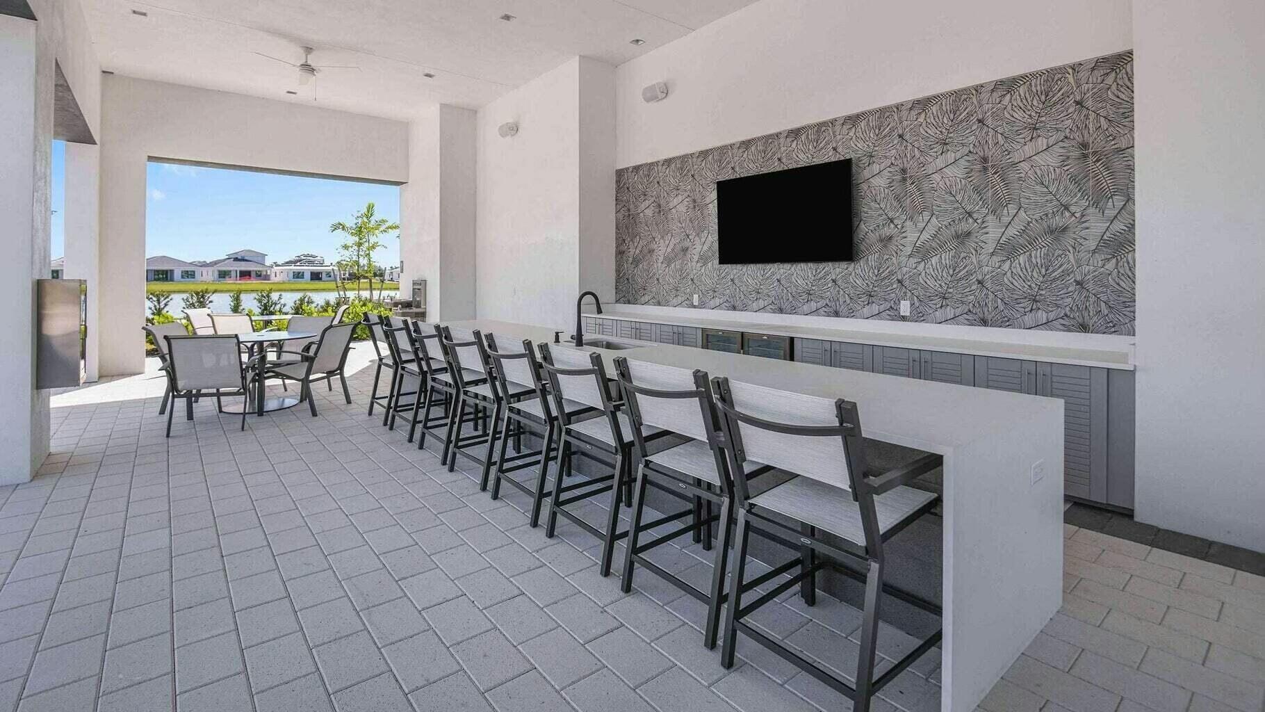 5570 Anna Maria Lane