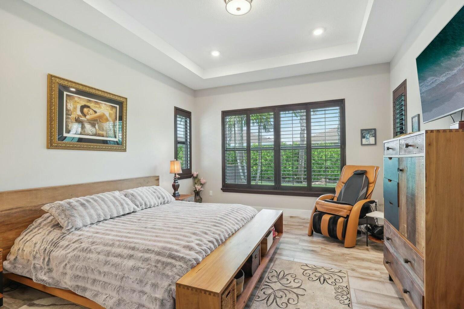 5570 Anna Maria Lane