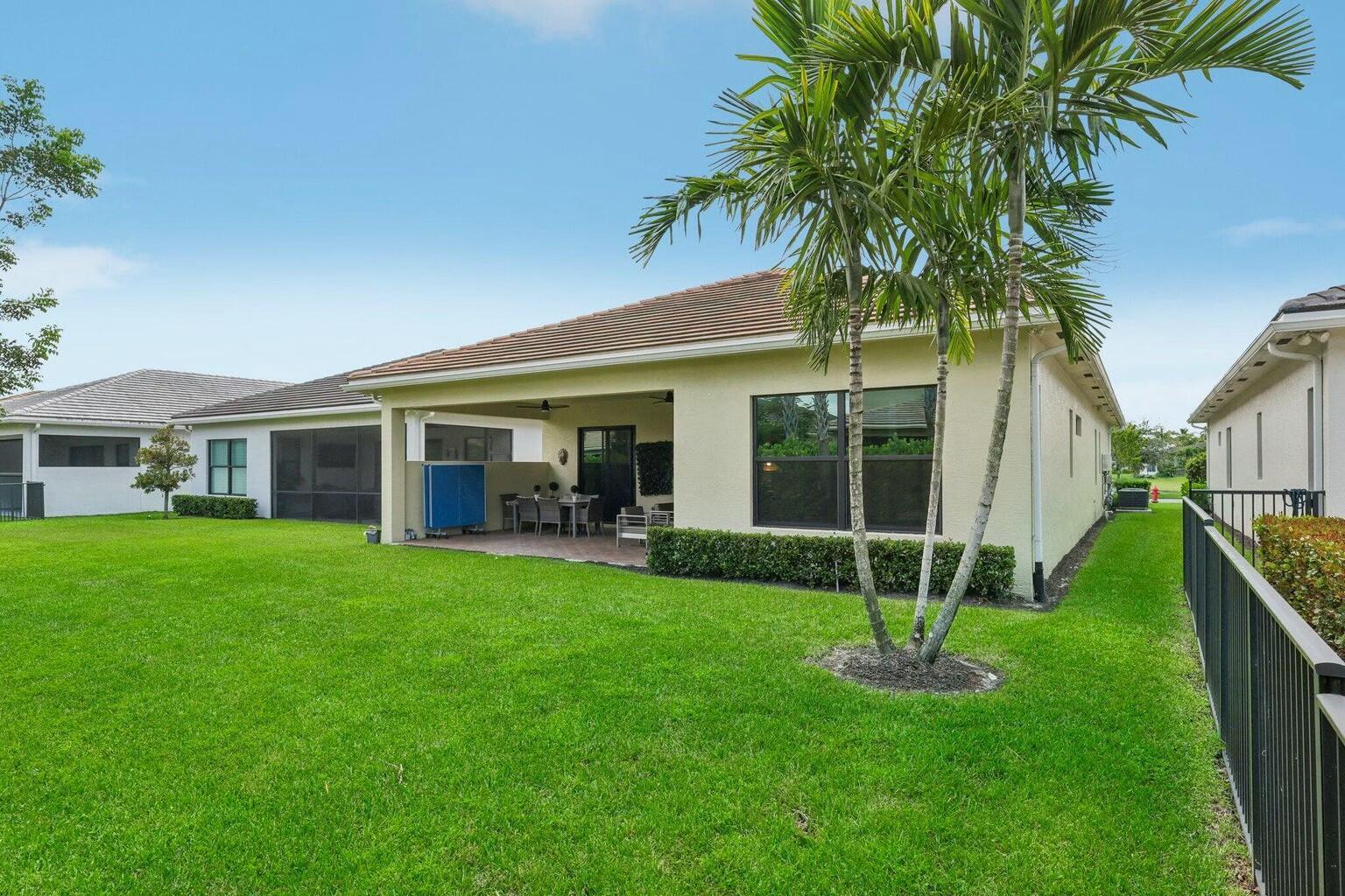 5570 Anna Maria Lane
