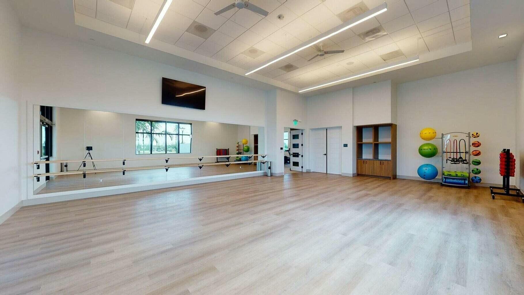 5570 Anna Maria Lane