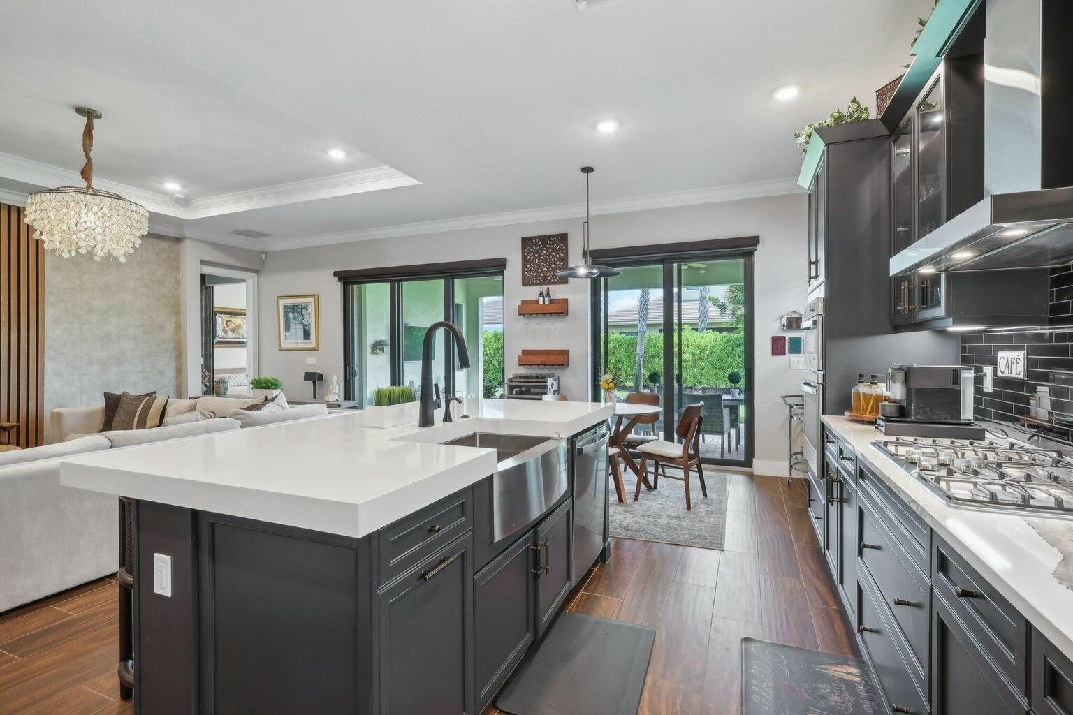 5570 Anna Maria Lane