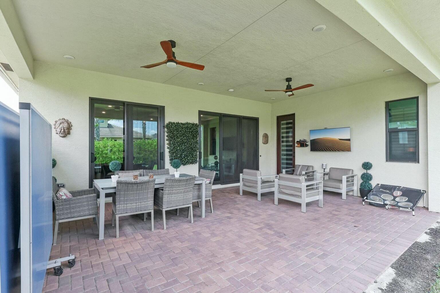 5570 Anna Maria Lane