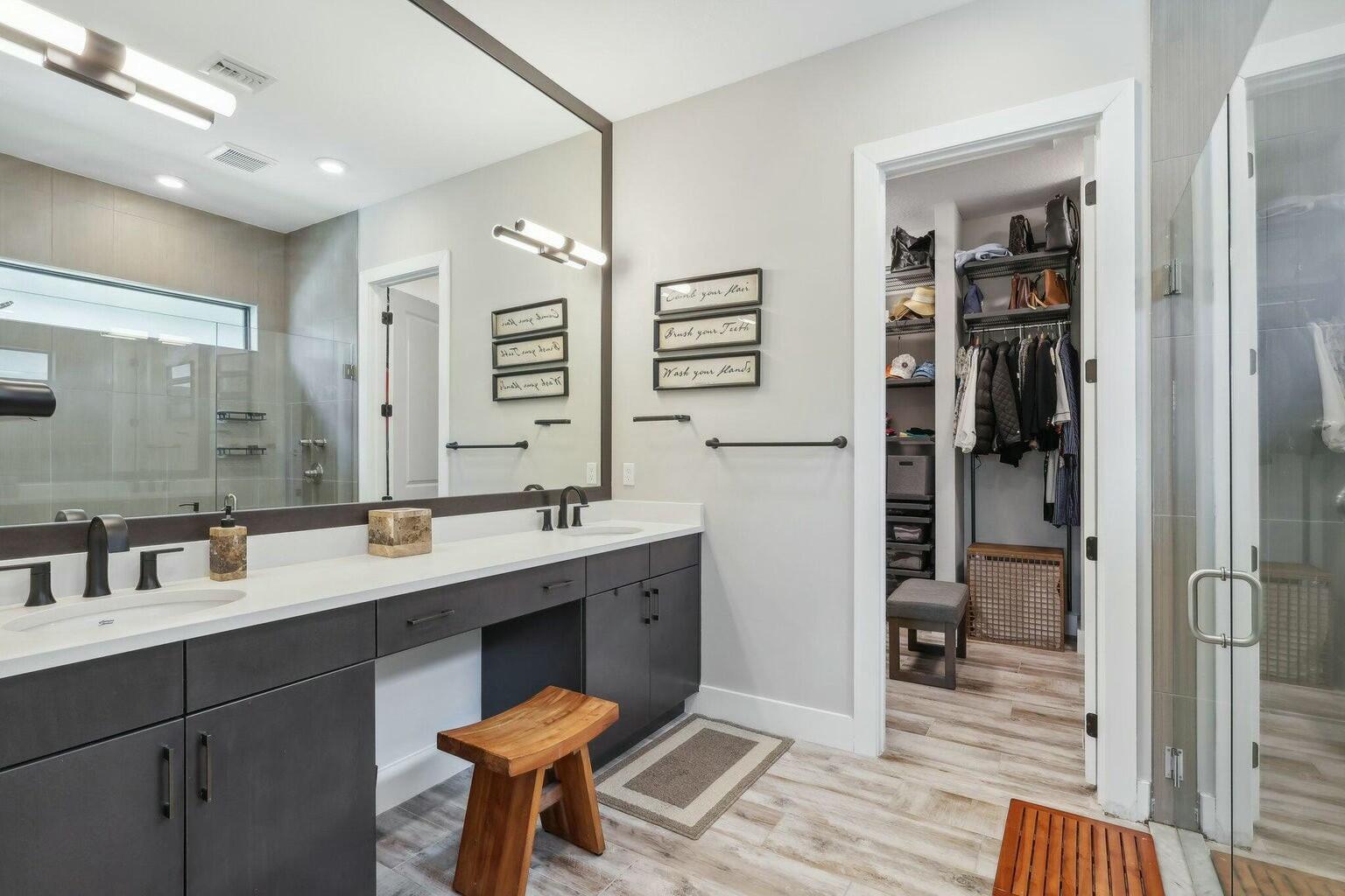 5570 Anna Maria Lane