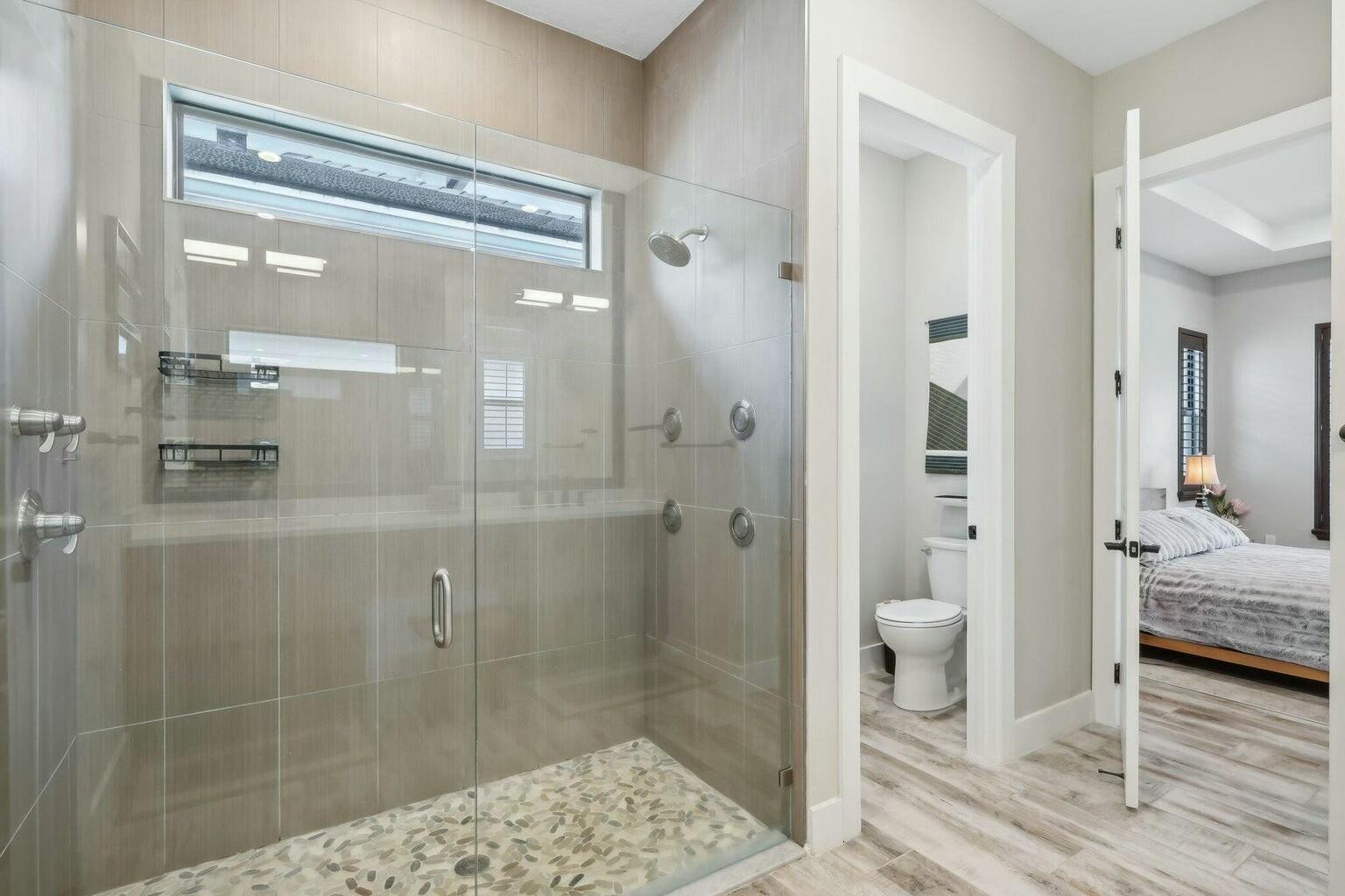 5570 Anna Maria Lane