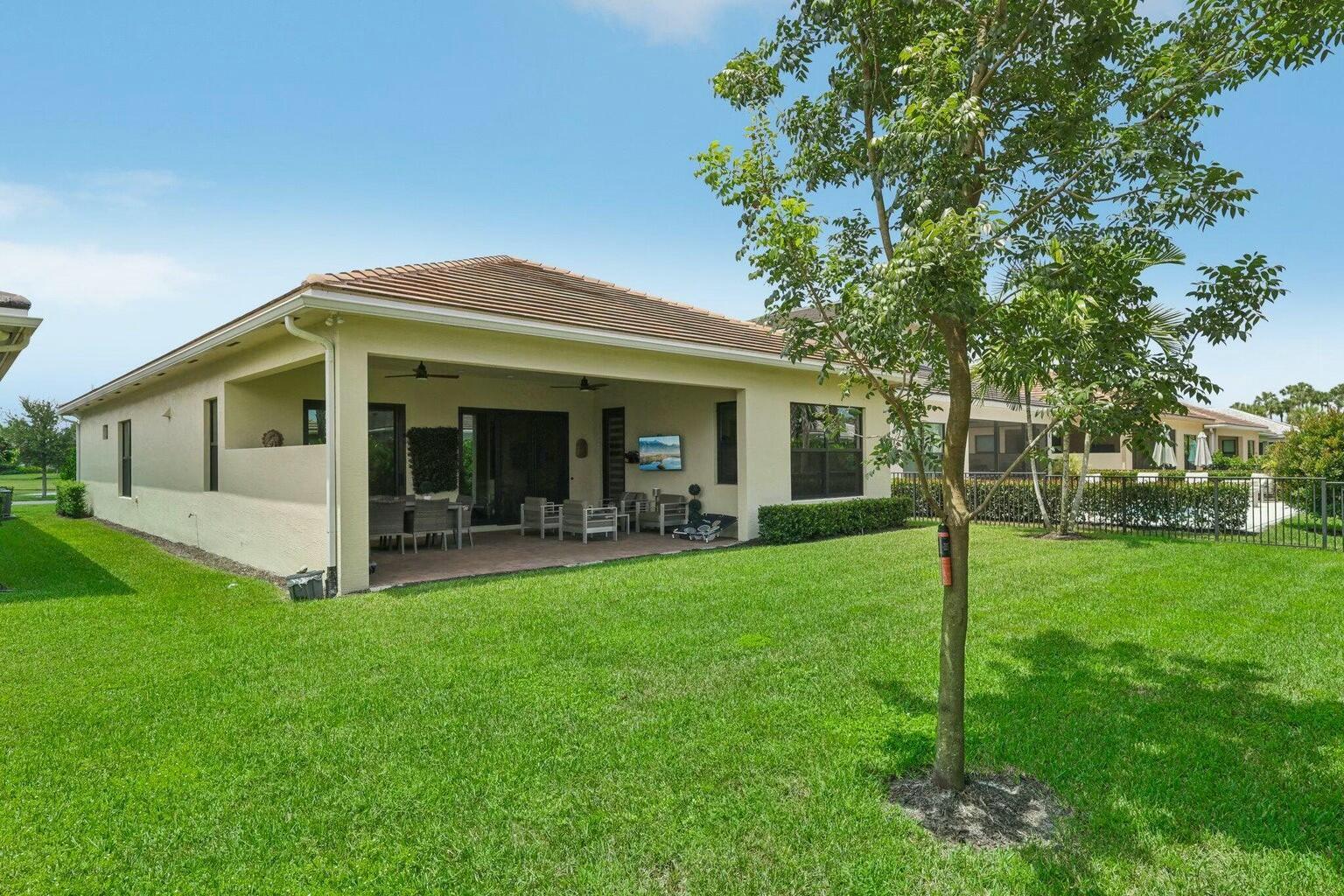 5570 Anna Maria Lane