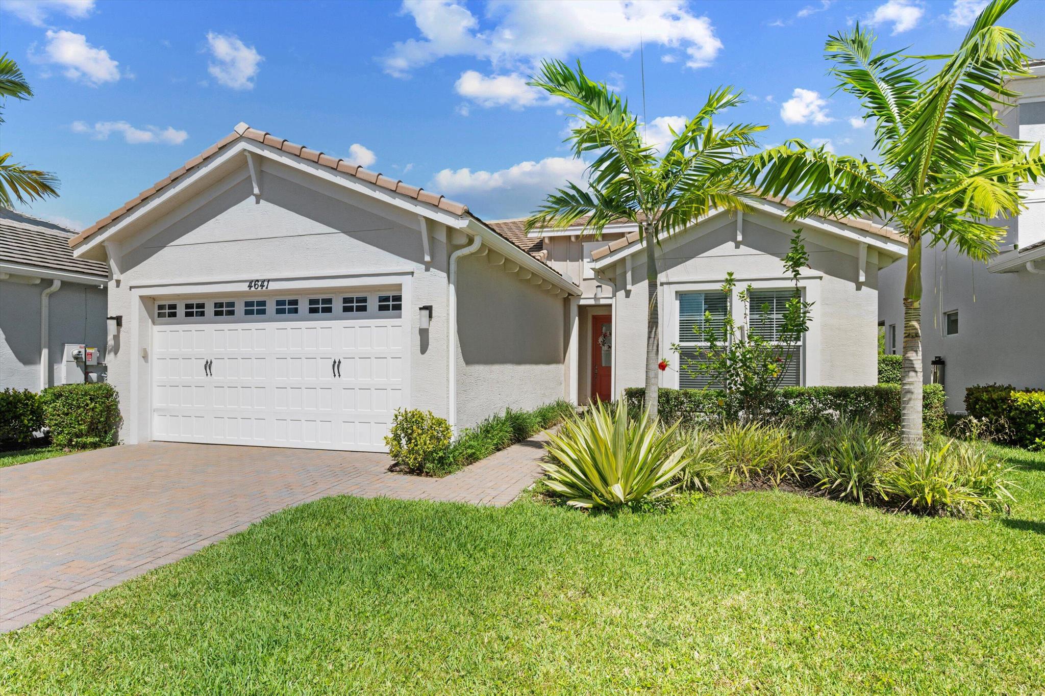 4641 Woodland Way