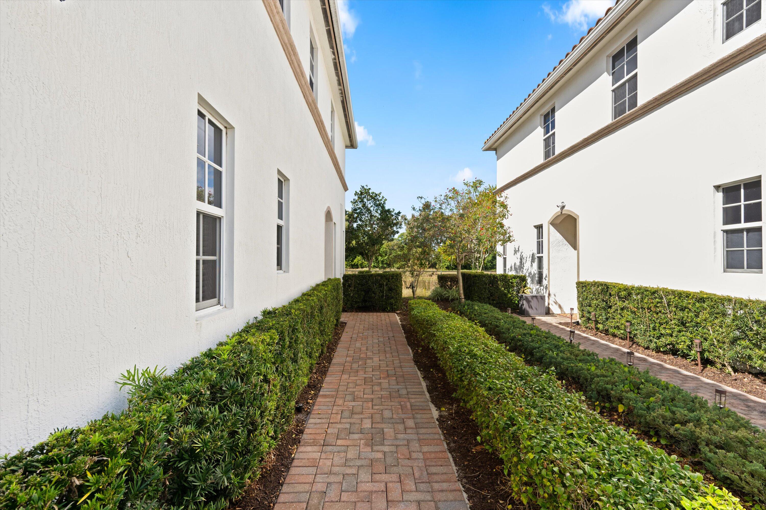 4581 Tara Cove Way Way