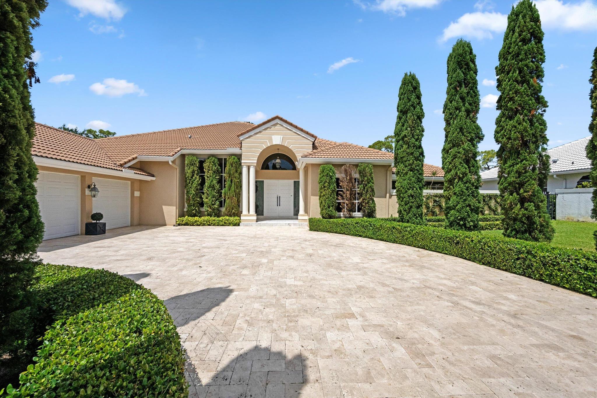 1697 Mayacoo Lakes Boulevard