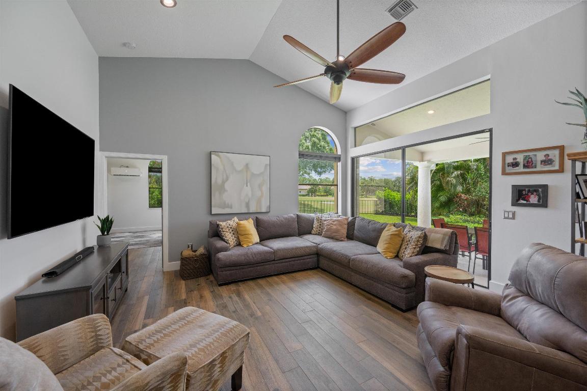 9453 E Fairway Terrace