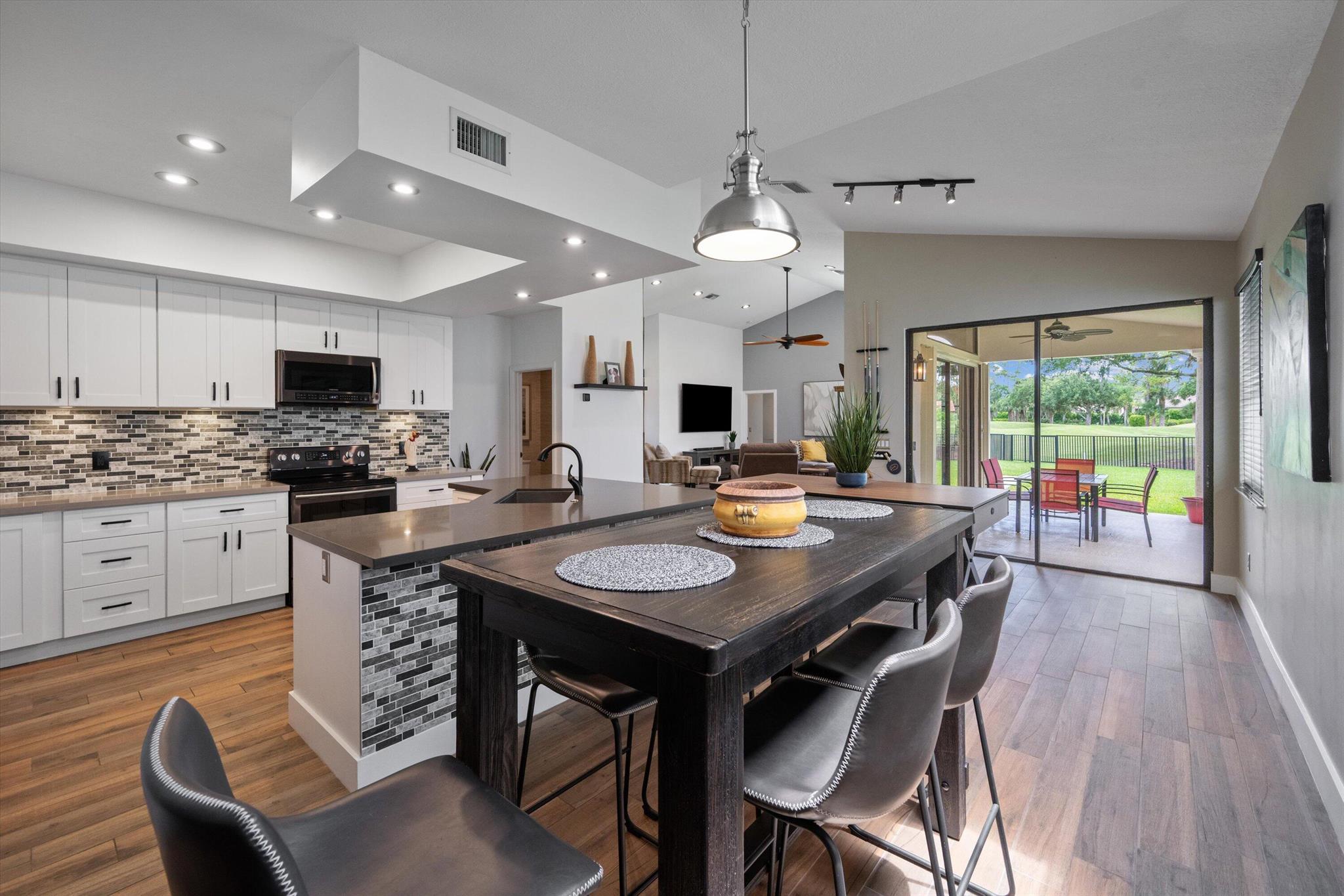 9453 E Fairway Terrace