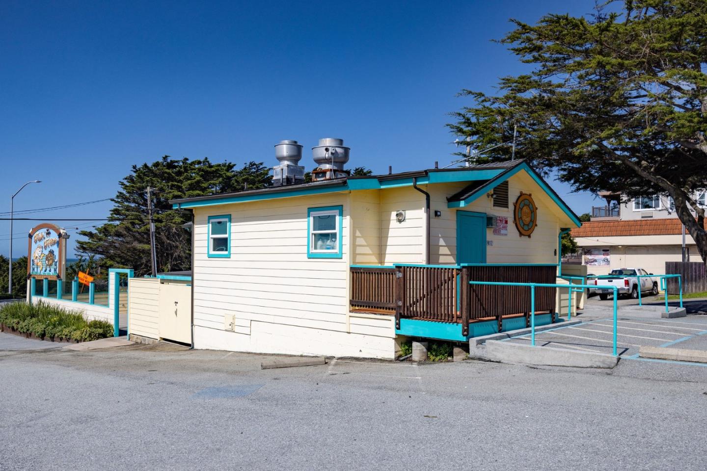 8465 Cabrillo HWY
