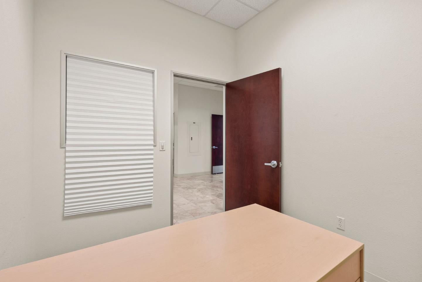 975 Corporate WAY