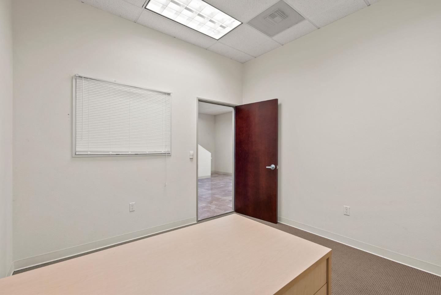 975 Corporate WAY
