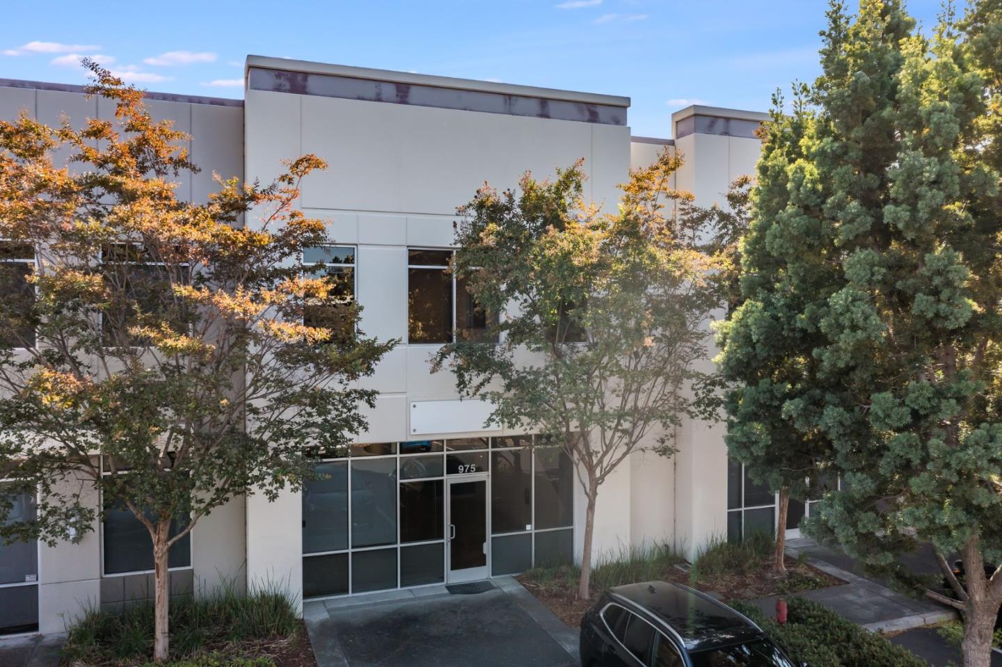 975 Corporate WAY