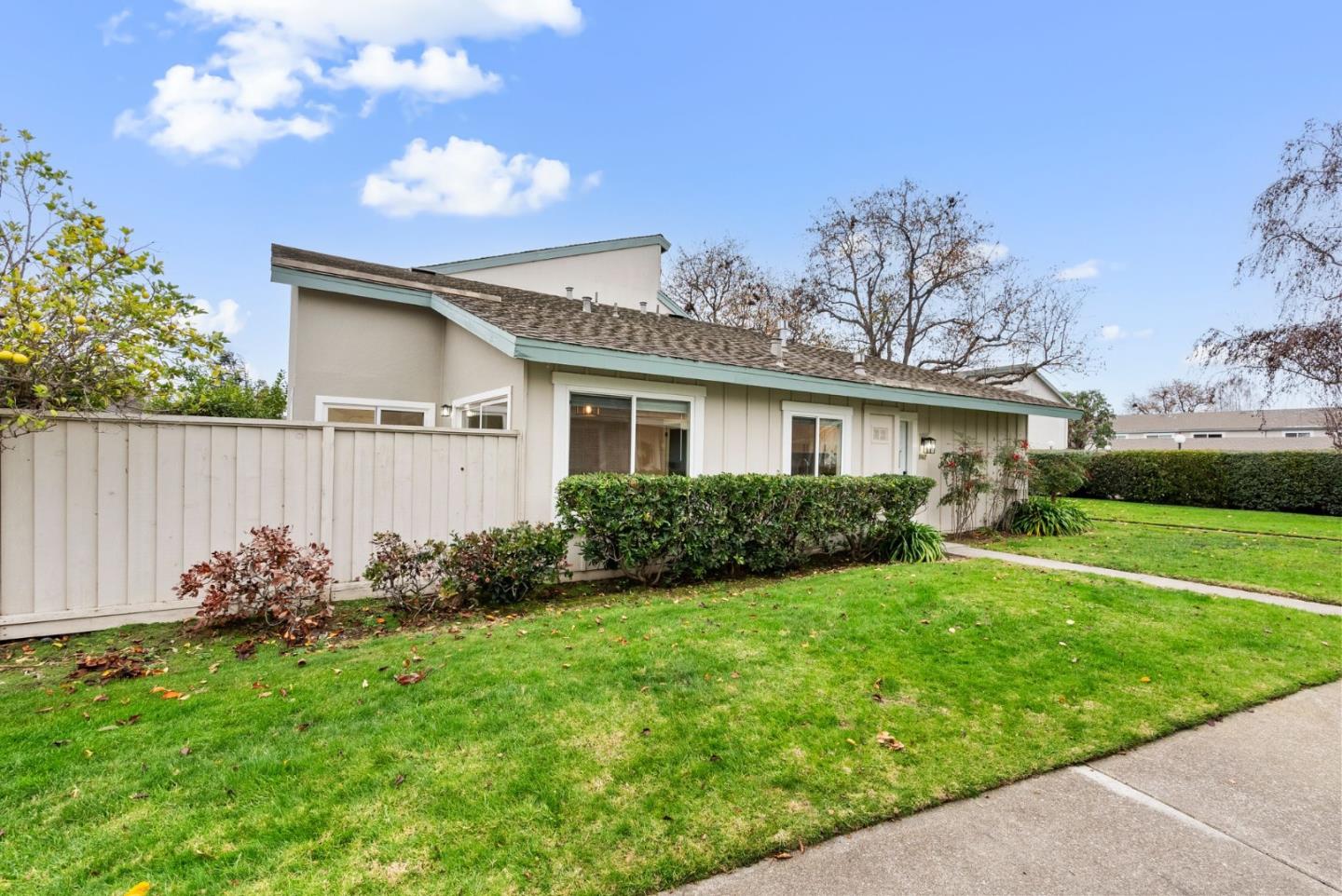 1062 Eagle LN