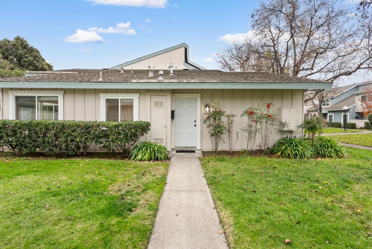 1062 Eagle LN