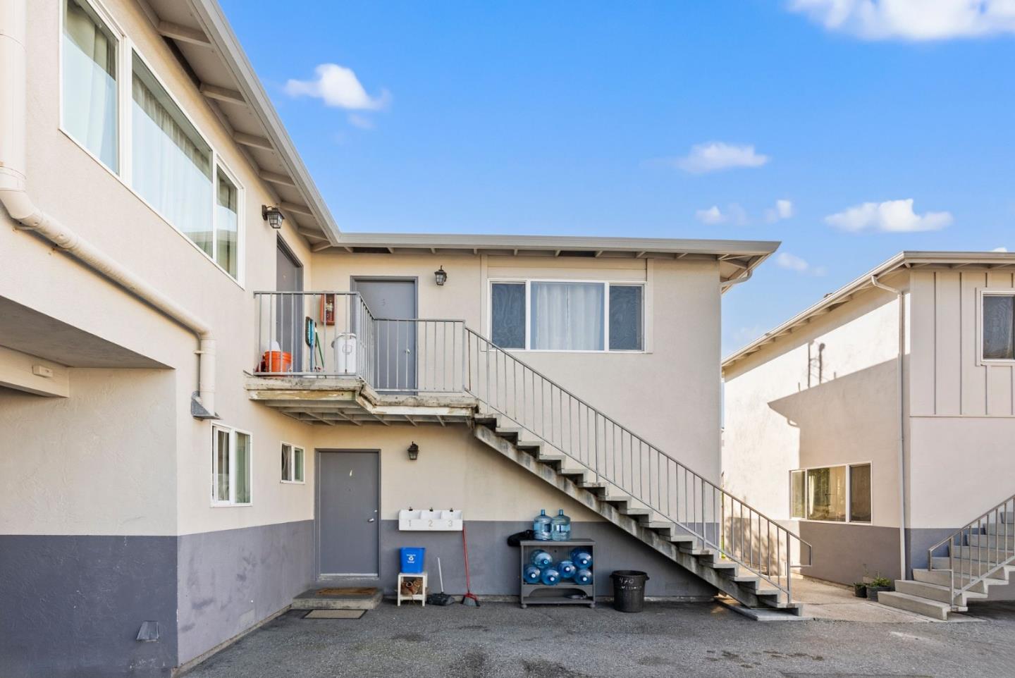 470 Willow AVE