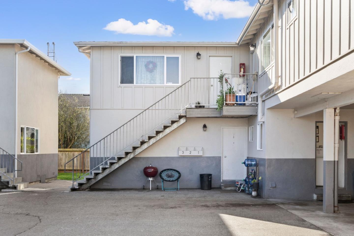 466 Willow AVE