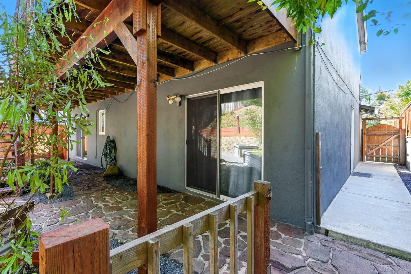 422 Portola Avenue
