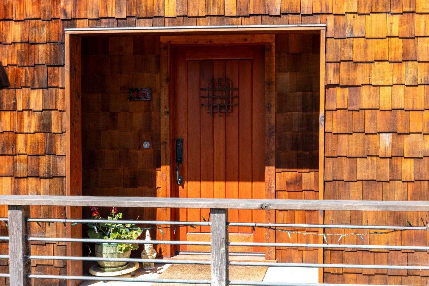 401 Del Oro Avenue