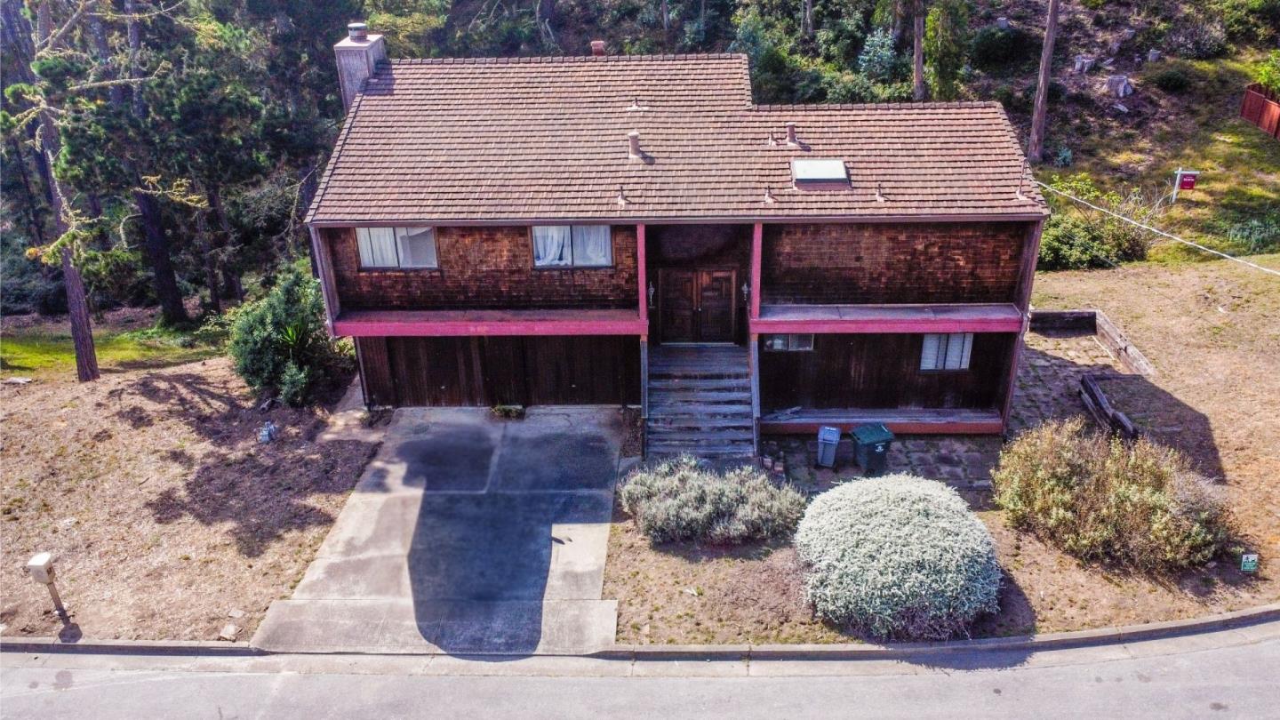 563 El Granada Boulevard