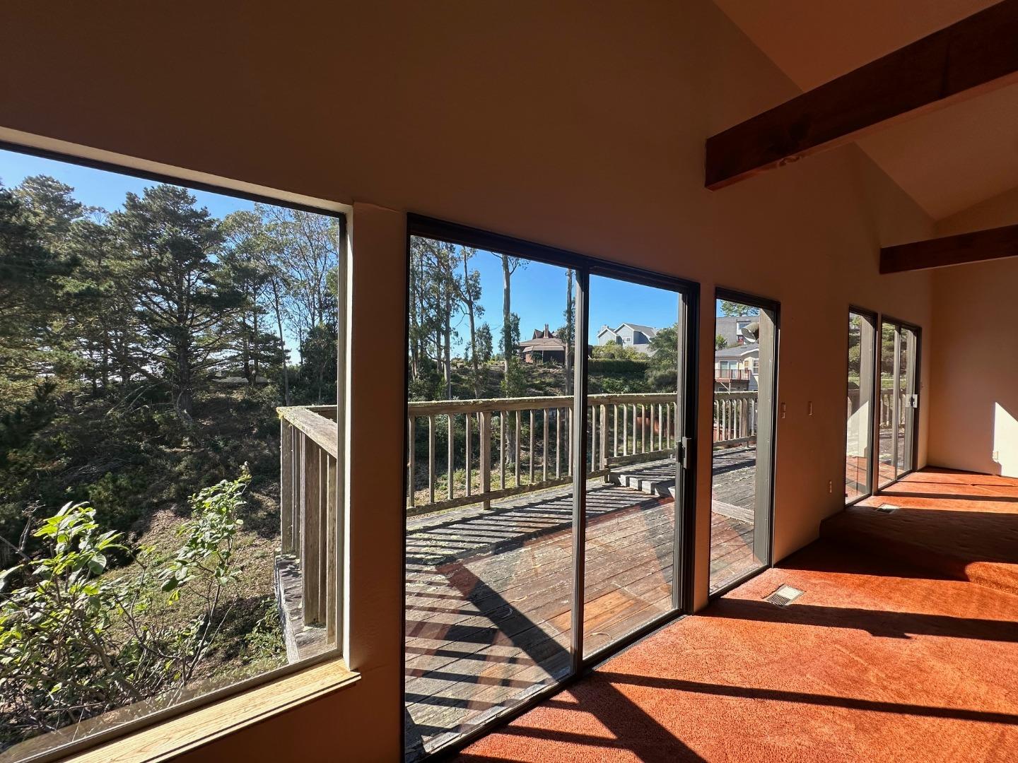 563 El Granada Boulevard