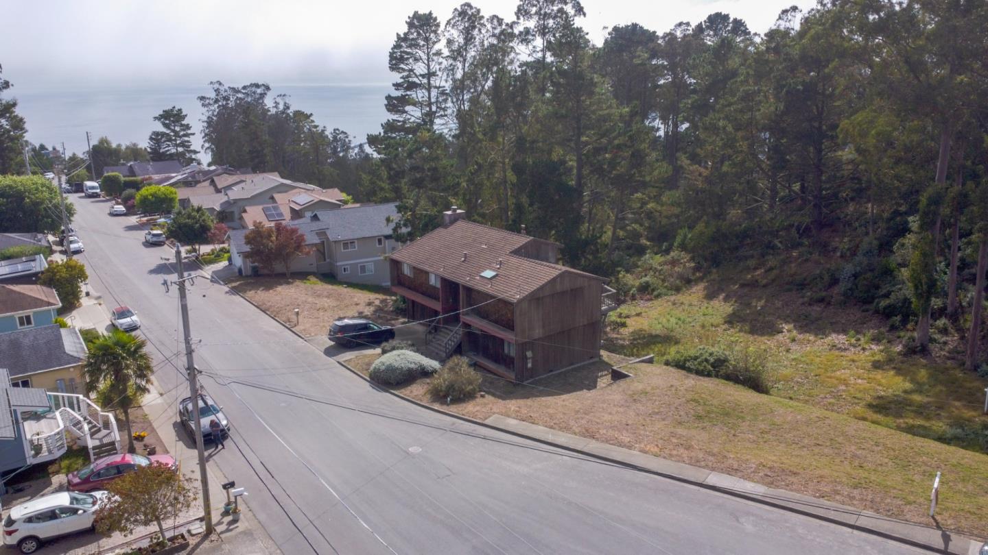 563 El Granada Boulevard