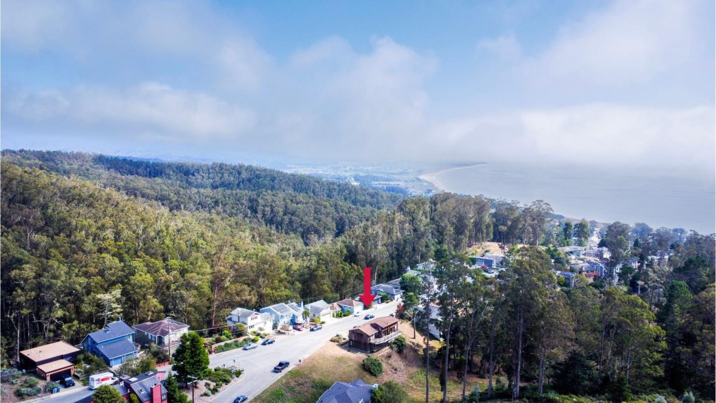 563 El Granada Boulevard